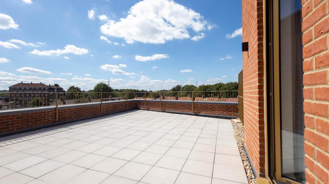 Modern Apartments With Balcony In Merton Near Wimbledon By Sojo Stay Mitcham Exterior foto