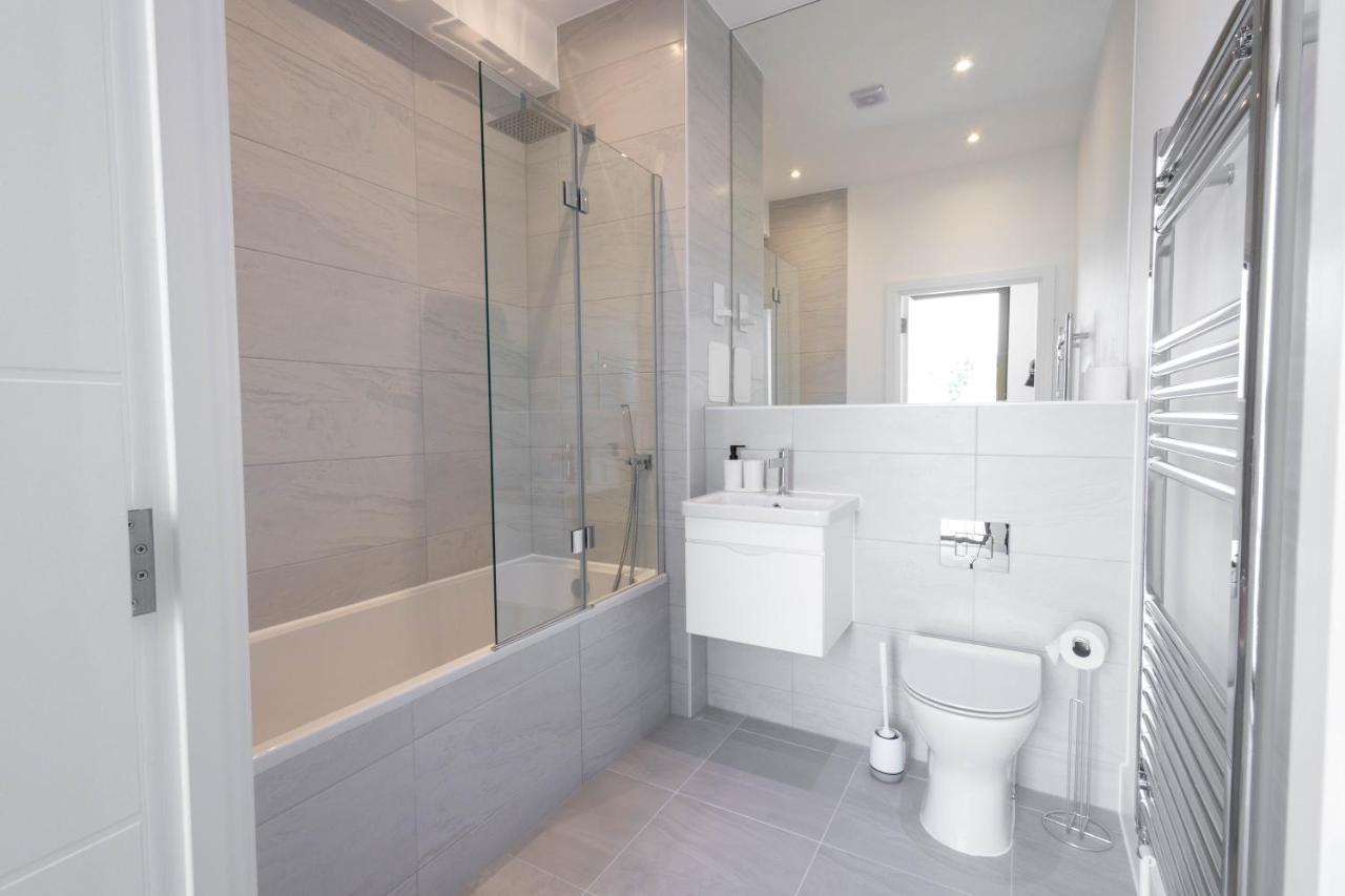 Modern Apartments With Balcony In Merton Near Wimbledon By Sojo Stay Mitcham Exterior foto