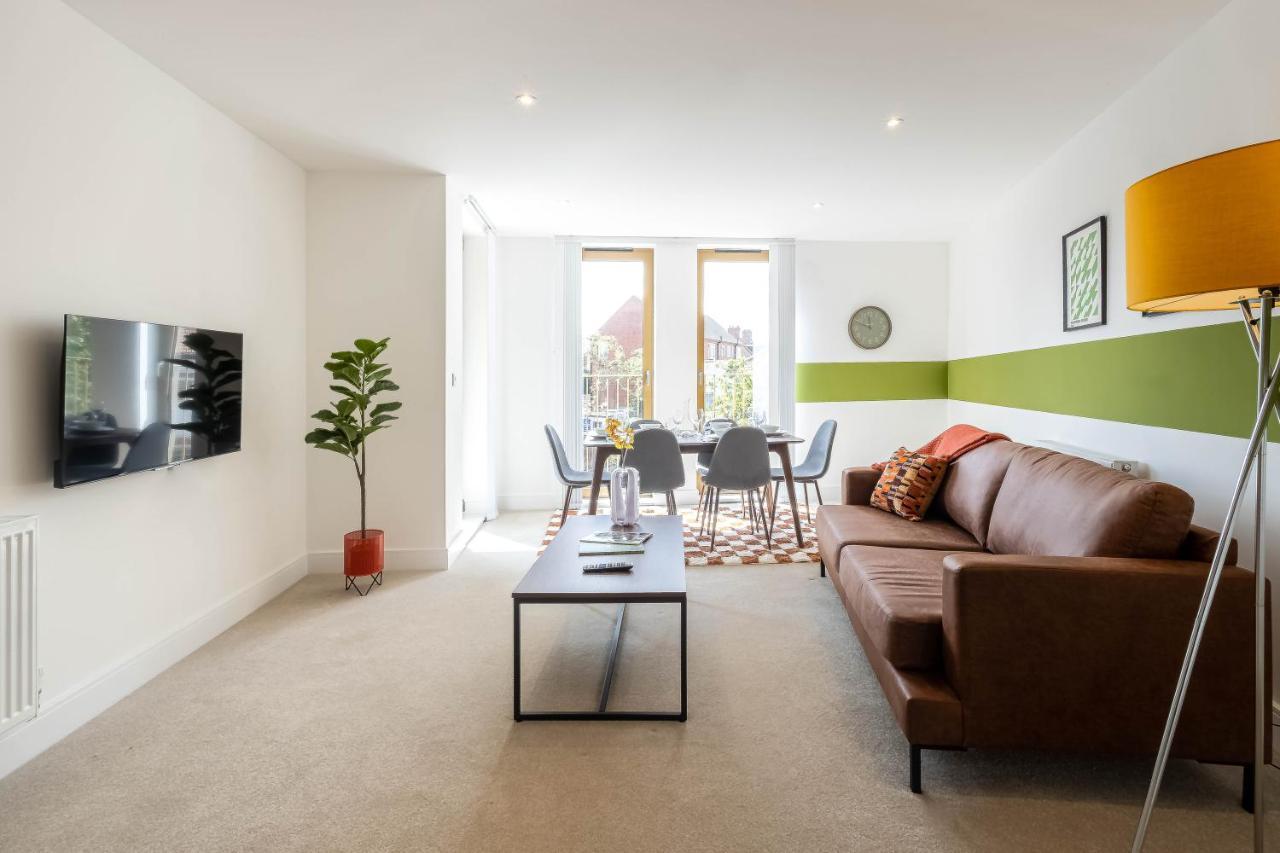 Modern Apartments With Balcony In Merton Near Wimbledon By Sojo Stay Mitcham Exterior foto