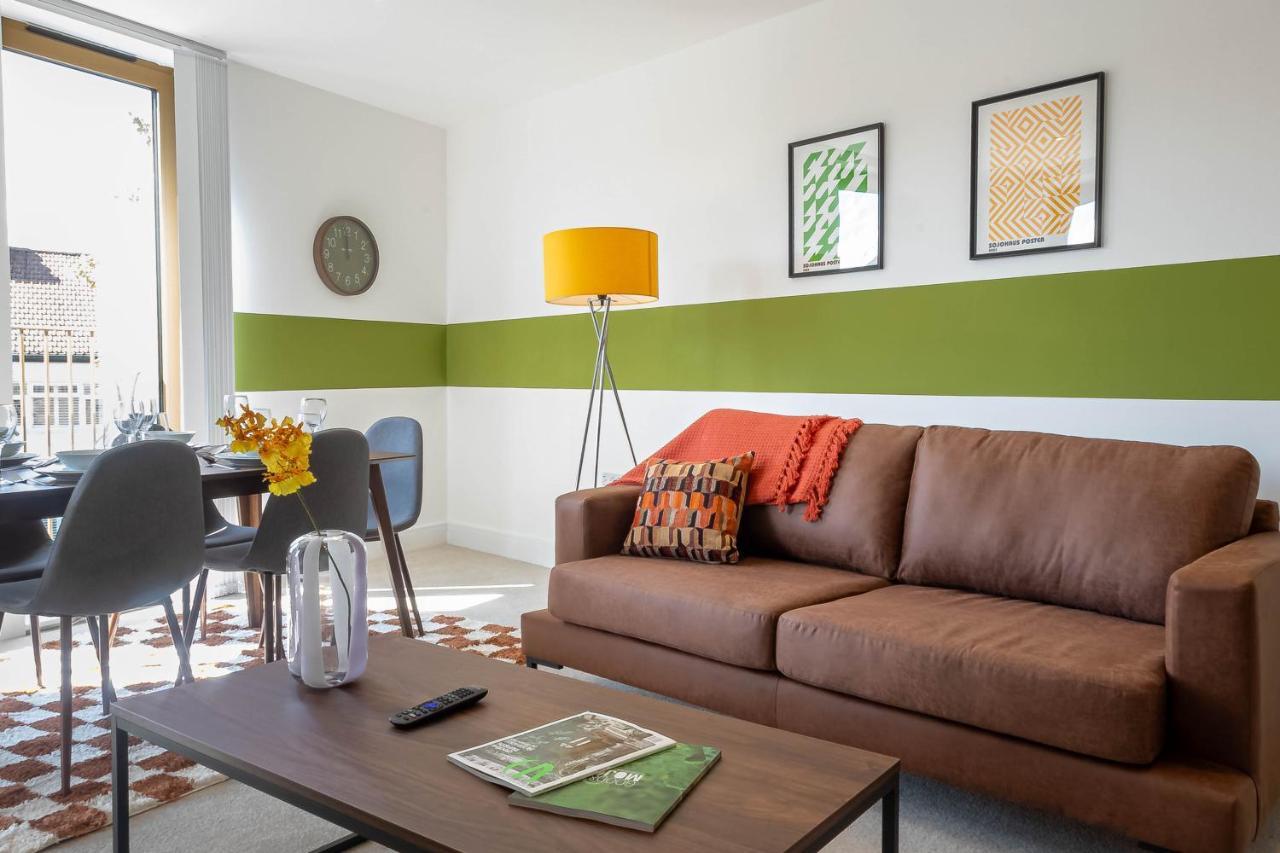 Modern Apartments With Balcony In Merton Near Wimbledon By Sojo Stay Mitcham Exterior foto