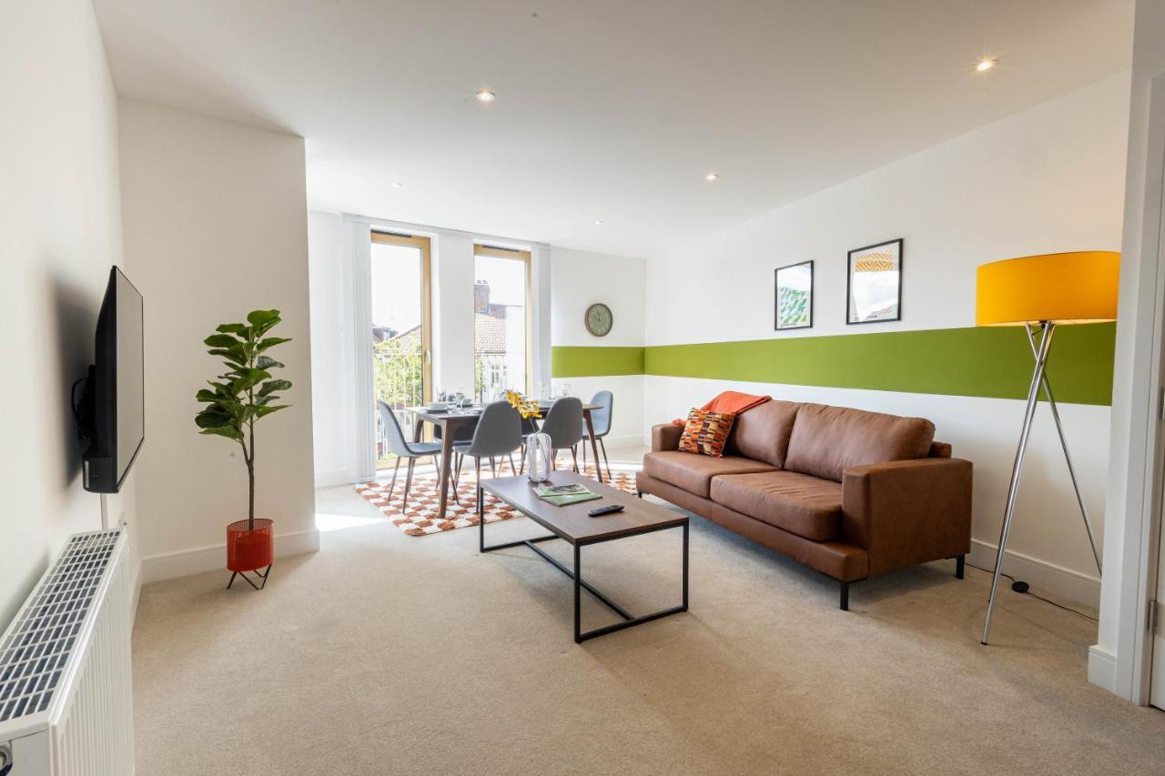 Modern Apartments With Balcony In Merton Near Wimbledon By Sojo Stay Mitcham Exterior foto