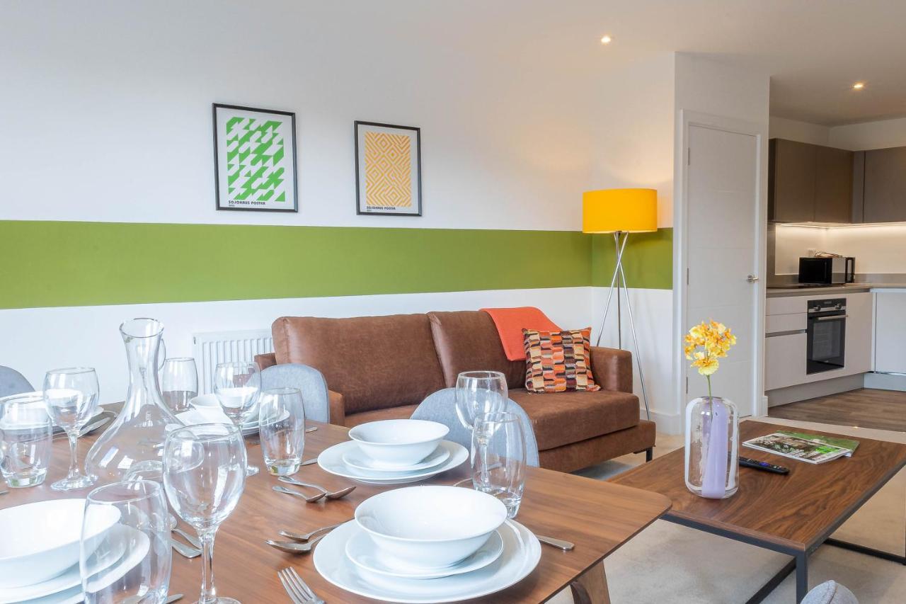 Modern Apartments With Balcony In Merton Near Wimbledon By Sojo Stay Mitcham Exterior foto