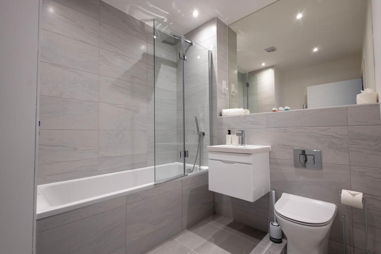 Modern Apartments With Balcony In Merton Near Wimbledon By Sojo Stay Mitcham Exterior foto